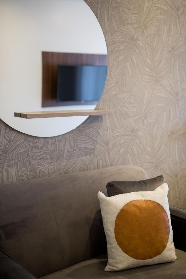 Romantic Studio In The Heart Of Little Italy By Den Stays مونتريال المظهر الخارجي الصورة