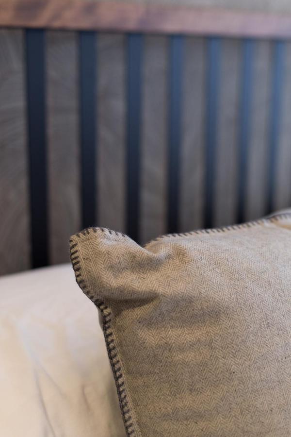 Romantic Studio In The Heart Of Little Italy By Den Stays مونتريال المظهر الخارجي الصورة